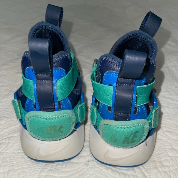 Kids Nike Huarache City used shoes - Picture 3 of 4